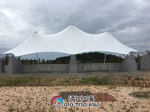 공원 야외무대 그늘막